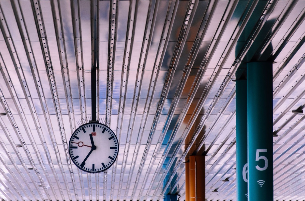 reloj y horario de rutina de sueño infantil