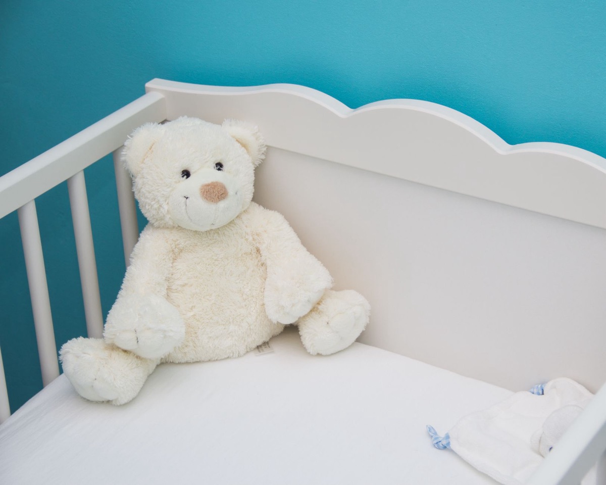 Moniteur de surveillance pour bébé dans une chambre d'enfant